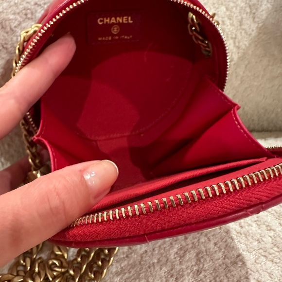 Chanel Round Vanity in great condition - Picture 6 of 7